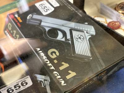 2 X BB GUNS