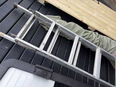 ALUMINUM LADDER