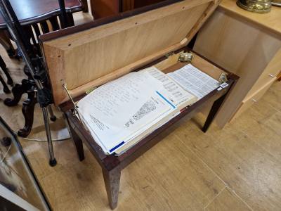 PIANO STOOL + SHEET MUSIC