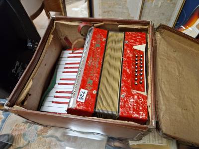 BOXED ACCORDION