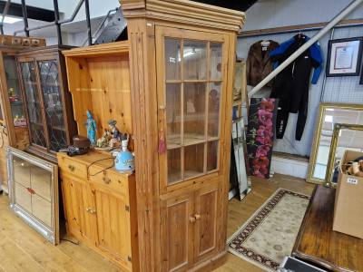 STRIPPED PINE CORNER UNIT