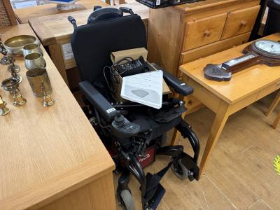 ZIPPIE POWER CHAIR + CHARGER + LEG RESTS
