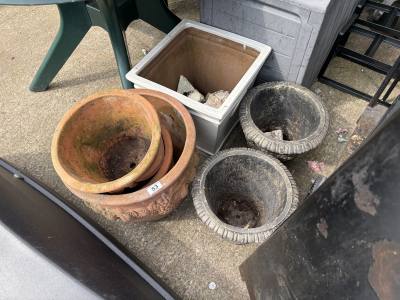 LOT OF FLOWER POTS