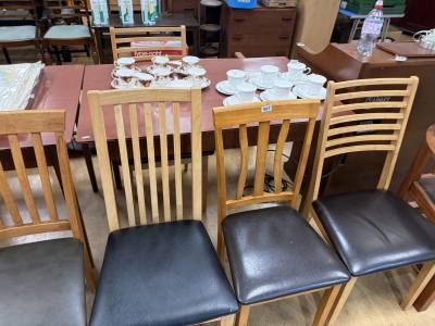 TABLE + 4 X CHAIRS