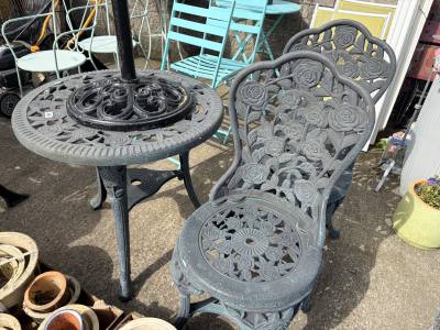 PLASTIC TABLE + 2 X CHAIRS