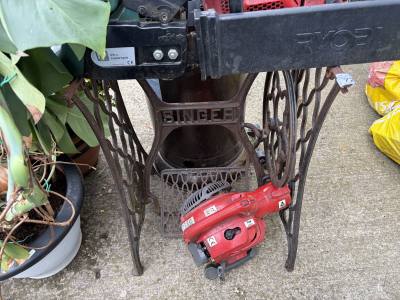 SINGER SEWING MACHINE BASE