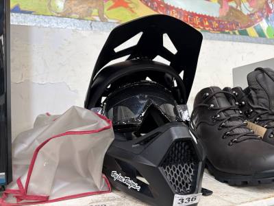 DIRT CROSS HELMET + GOGGLES