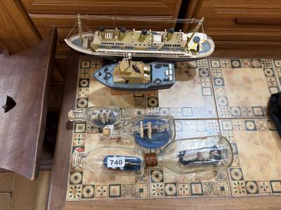 LOT OF SHIP ORNAMENTS