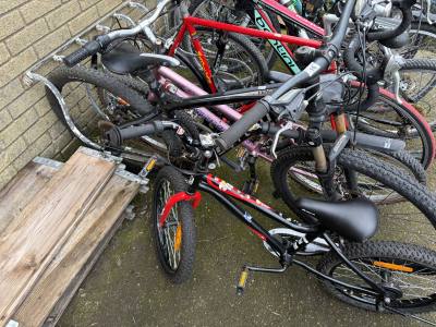 CARRERA GENTS BIKE + CHILDRENS BIKE