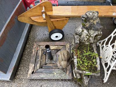 2 X GARDEN ORNAMENTS + PARASOL BASE