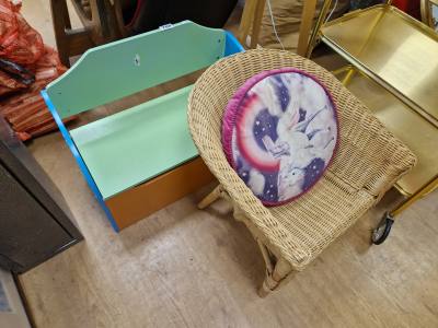 CHILDREN'S CHAIRS