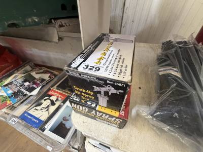 2 X SPRAY GUNS