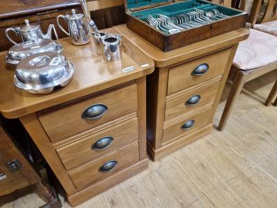 PAIR OF BEDSIDE CABINETS