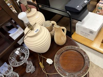 PAIR OF TABLE LAMPS, JUGS + PLATE