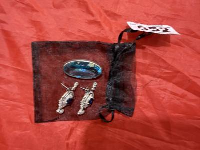 PAIR OF SILVER EARRINGS