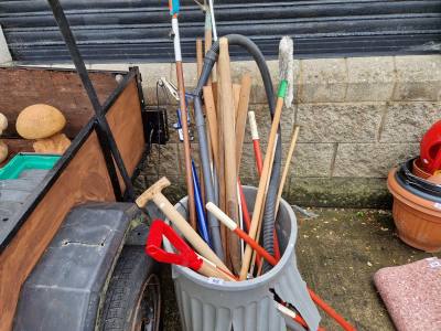 BUCKET OF GARDEN TOOLS
