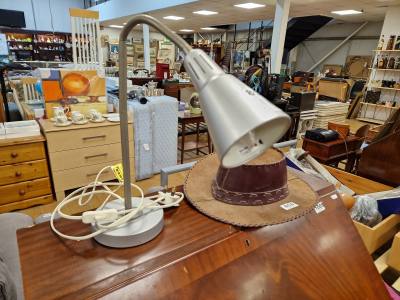 ANGLE LAMP