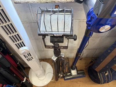 FLOOD LIGHT ON TRIPOD