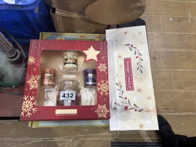 BOX OF YANKEE ITEMS