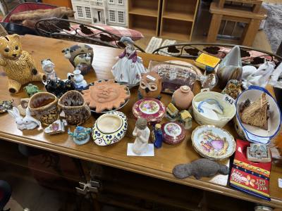 TABLE LOT