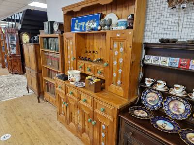 PINE DRESSER