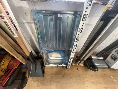 STAINLESS STEEL KITCHEN SINK