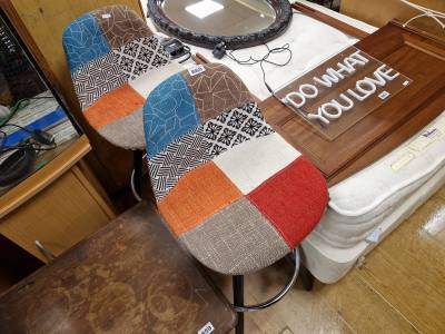 PAIR OF FABRIC BARSTOOLS