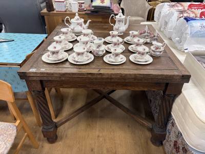 OAK TABLE