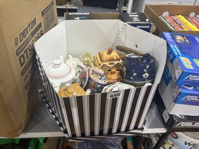 BOX OF CERAMIC TEAPOTS