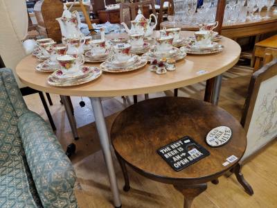 CIRCULAR TABLE