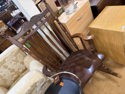 ROCKING CHAIR 