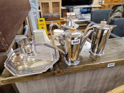 TABLE LOT OF SILVER PLATE
