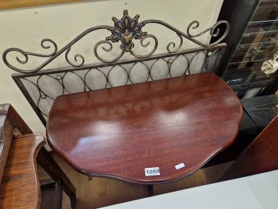 FIRESCREEN + HALF MOON SIDE TABLE
