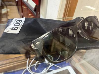 PAIR OF RAY BAN SUNGLASSES
