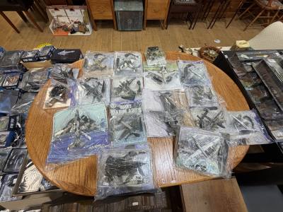 LARGE COLLECTION OF NEW MODEL AIRPLANES
