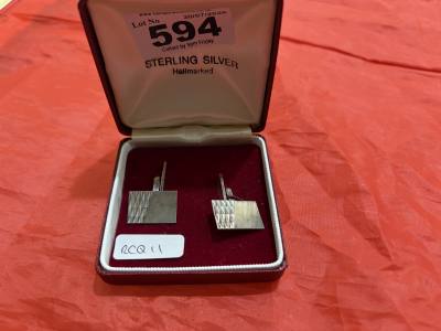 PAIR OF SILVER CUFFLINKS