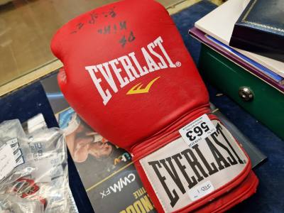 SIGNED KIKO MARTINEZ GLOVE + PROGRAMME