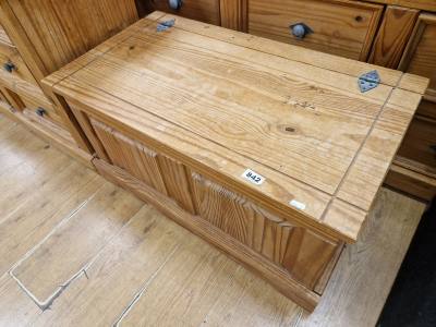 PINE BLANKET BOX