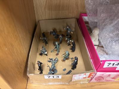 BOX OF SOLDIER FIGURES