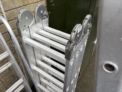 ALUMINIUM EXTENDING  LADDER