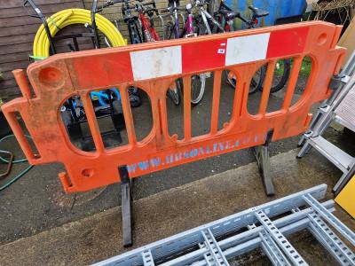 PORTABLE BARRIER