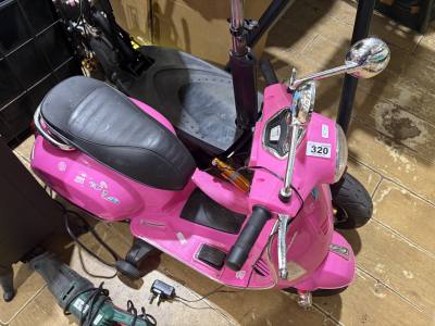CHILDREN'S ELECTRIC VESPA (CHARGER)