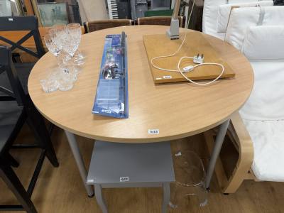 CIRCULAR TABLE