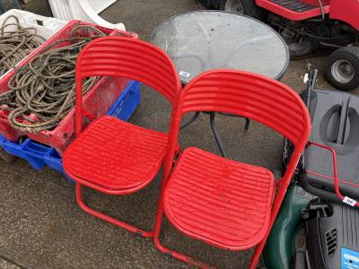 TABLE + 2 X FOLDING CHAIRS