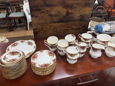 ROYAL ALBERT COUNTRY ROSE TEA SET