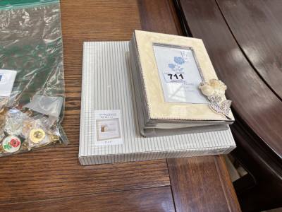 2 PHOTO FRAMES