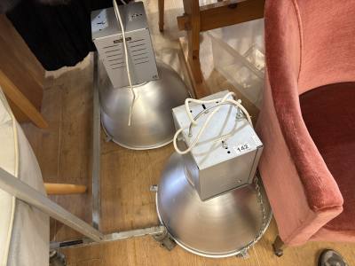 2 X HANGING LIGHTS