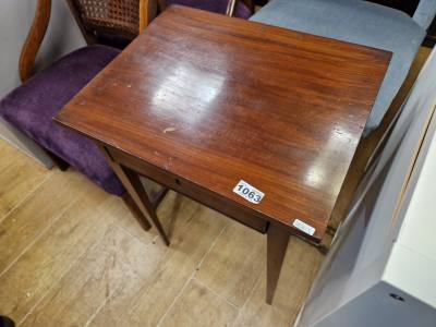 MAHOGANY LAMP TABLE