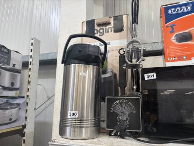 LOT OF KITCHEN ITEMS