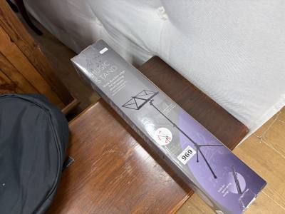MUSIC STAND